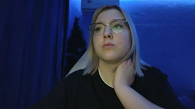 Snapshot of HotBrandyX chatting on 12-15-25, 10:52 HotBrandyX online show from 12-15-25, 10:52