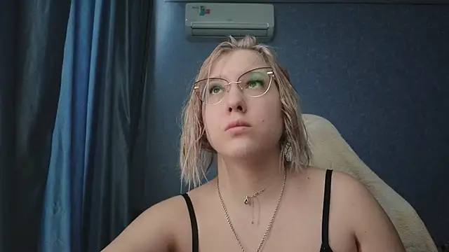 Snapshot of HotBrandyX chatting on 03-19-26, 10:19 HotBrandyX online show from 03-19-26, 10:19