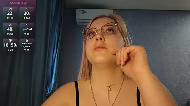 Snapshot of HotBrandyX chatting on 03-21-26, 12:21 HotBrandyX online show from 03-21-26, 12:21