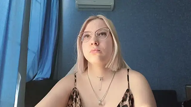 Snapshot of HotBrandyX chatting on 03-23-26, 03:43 HotBrandyX online show from 03-23-26, 03:43