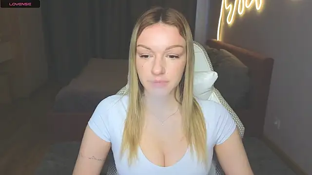 Snapshot of MargaretSweet1 chatting on 03-25-26, 07:03 MargaretSweet1 online show from 03-25-26, 07:03