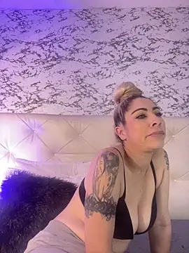 viktoria davis  online show from 02-25-25, 09:57