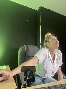 viktoria davis  online show from 03-07-25, 11:05