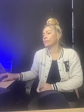 viktoria davis  online show from 11-04-25, 10:42