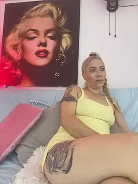 Snapshot of viktoria_davis_ chatting on 06-02-26, 12:01 viktoria davis online show from 06-02-26, 12:01