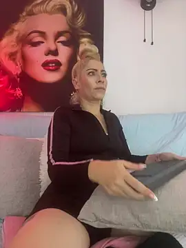 Snapshot of viktoria_davis_ chatting on 06-04-26, 01:11 viktoria davis online show from 06-04-26, 01:11