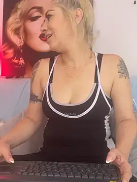 Snapshot of viktoria_davis_ chatting on 06-11-26, 02:53 viktoria davis online show from 06-11-26, 02:53