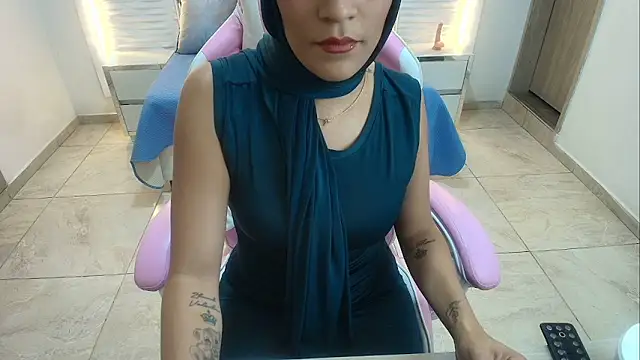 Snapshot of Zulema_hamdi chatting on 02-01-25, 10:44 Zulema hamdi online show from 02-01-25, 10:44