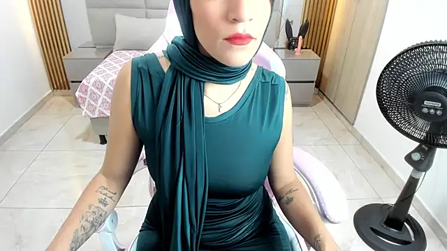 Snapshot of Zulema_hamdi chatting on 02-02-25, 12:02 Zulema hamdi online show from 02-02-25, 12:02