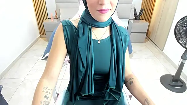 Snapshot of Zulema_hamdi chatting on 02-13-25, 11:28 Zulema hamdi online show from 02-13-25, 11:28