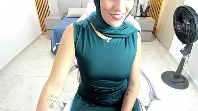 Snapshot of Zulema_hamdi chatting on 02-14-25, 03:47 Zulema hamdi online show from 02-14-25, 03:47