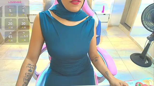 Snapshot of Zulema_hamdi chatting on 03-05-25, 11:06 Zulema hamdi online show from 03-05-25, 11:06