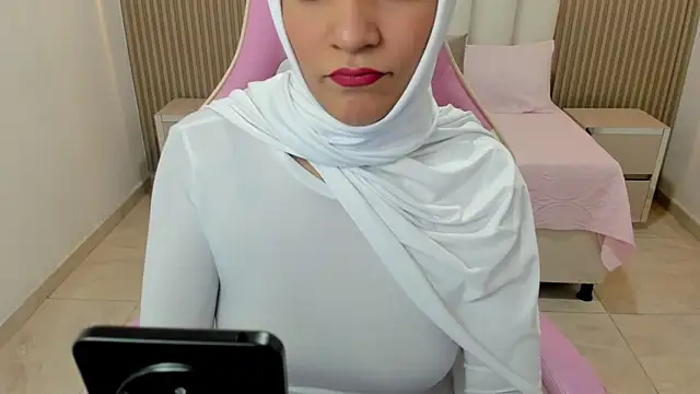 Snapshot of Zulema_hamdi chatting on 03-10-25, 02:17 Zulema hamdi online show from 03-10-25, 02:17