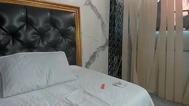 Snapshot of DalayMoore chatting on 02-10-26, 08:24 DalayMoore online show from 02-10-26, 08:24