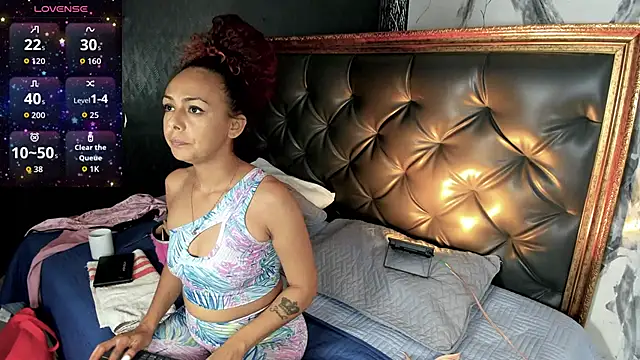 Snapshot of DalayMoore chatting on 03-12-26, 07:42 DalayMoore online show from 03-12-26, 07:42