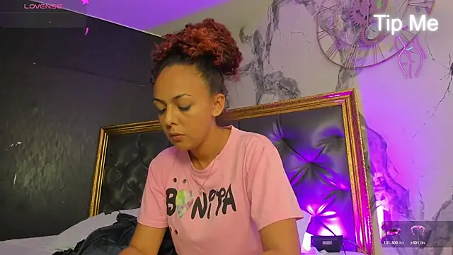 Snapshot of DalayMoore chatting on 03-21-26, 08:12 DalayMoore online show from 03-21-26, 08:12