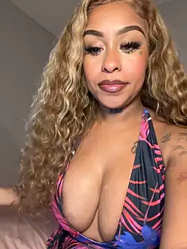 Snapshot of hazelbaby8880 chatting on 01-17-25, 06:47 hazelbaby8880 online show from 01-17-25, 06:47