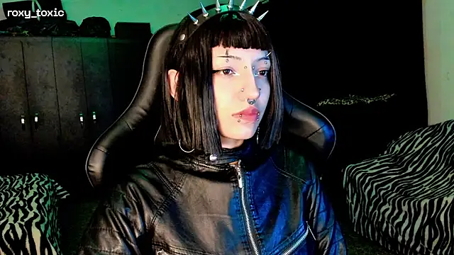 roxy toxic online show from 11-25-25, 01:49