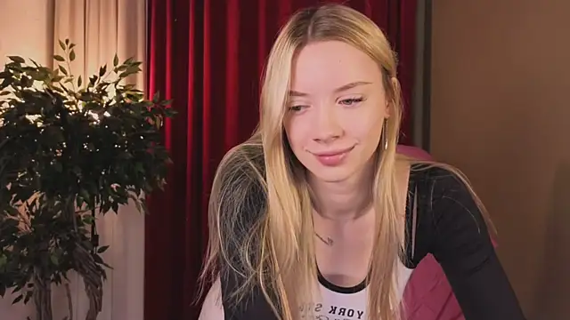 Snapshot of katt__y chatting on 11-27-25, 05:09 katt y online show from 11-27-25, 05:09