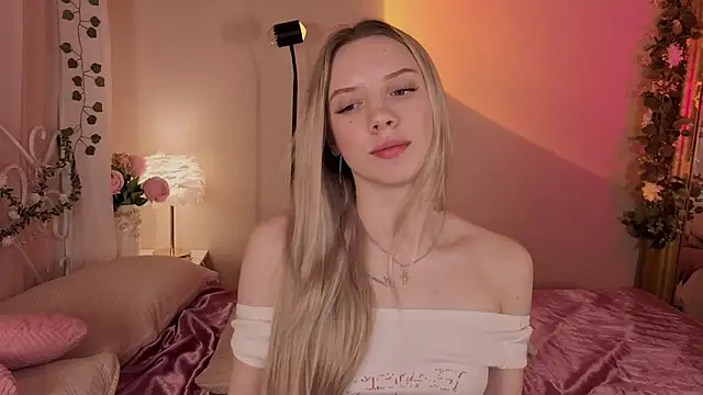 Snapshot of katt__y chatting on 06-25-26, 05:12 katt y online show from 06-25-26, 05:12
