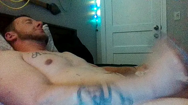 Snapshot of biggzee6 chatting on 02-11-25, 06:19 biggzee6 online show from 02-11-25, 06:19