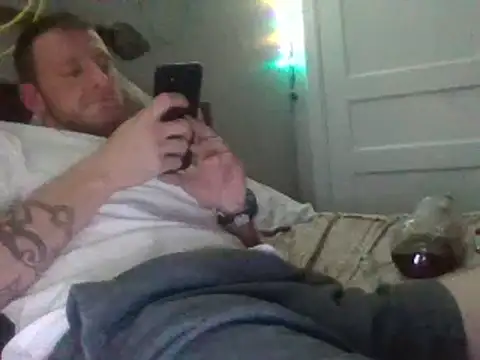 Snapshot of biggzee6 chatting on 02-13-25, 06:52 biggzee6 online show from 02-13-25, 06:52