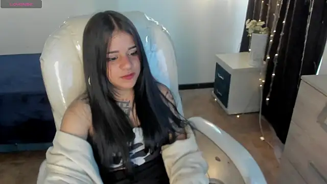 Nicole Foxx  online show from 02-28-25, 08:28