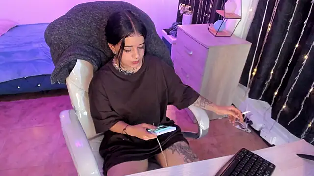 Nicole Foxx  online show from 03-20-25, 08:08