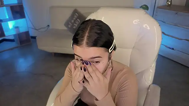 Nicole Foxx  online show from 12-20-25, 07:10