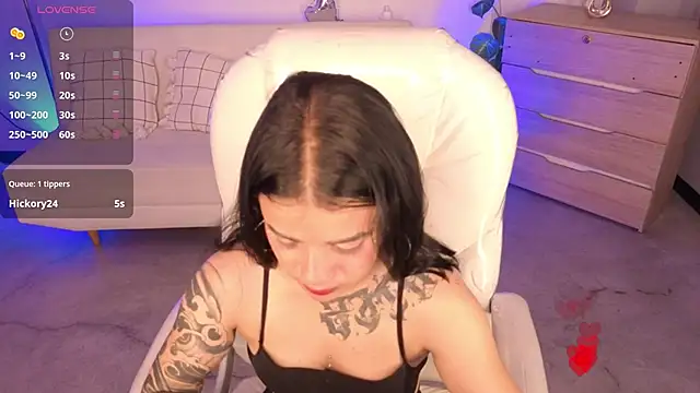 Nicole Foxx  online show from 04-30-26, 08:57