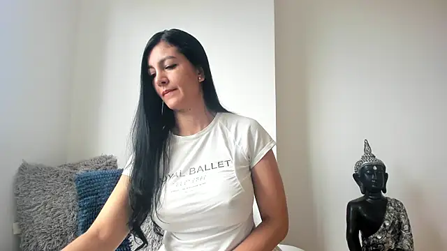 sofhia daniels online show from 09-10-25, 01:11