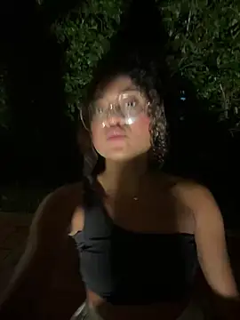Snapshot of Ariana_lily_ chatting on 03-16-25, 07:37 Ariana lily online show from 03-16-25, 07:37