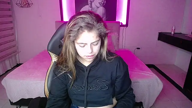 Kitten Cam online show from 11-11-25, 02:55