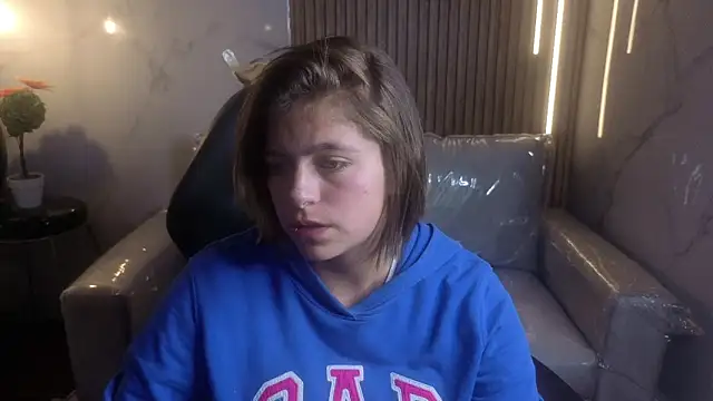 Kitten Cam online show from 05-10-26, 04:28