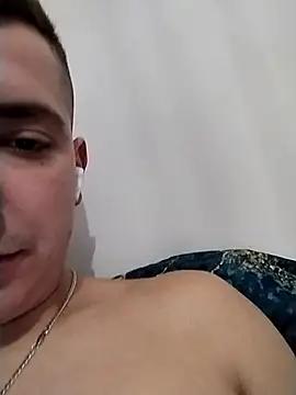 Snapshot of Pesos17 chatting on 09-28-25, 03:23 Pesos17 online show from 09-28-25, 03:23