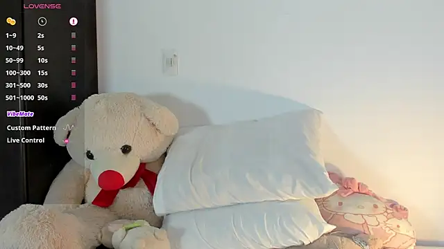 Snapshot of cute_dani01 chatting on 06-06-26, 12:49 cute dani01 online show from 06-06-26, 12:49