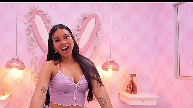 Snapshot of LIA_SWAN_ chatting on 10-28-25, 04:27 LIA SWAN online show from 10-28-25, 04:27