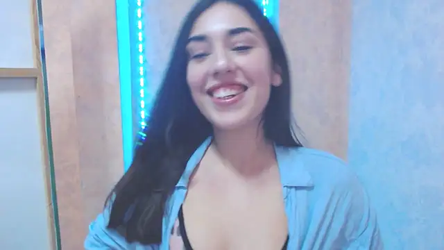 Snapshot of Lovelllyy chatting on 01-20-25, 11:13 Lovelllyy online show from 01-20-25, 11:13