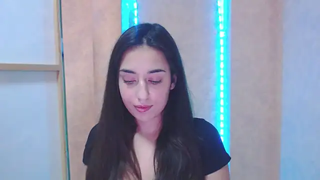 Snapshot of Lovelllyy chatting on 02-04-25, 10:10 Lovelllyy online show from 02-04-25, 10:10