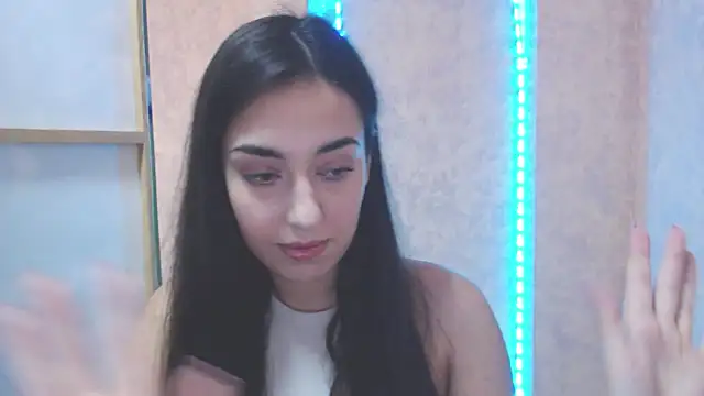 Snapshot of Lovelllyy chatting on 02-23-25, 11:00 Lovelllyy online show from 02-23-25, 11:00