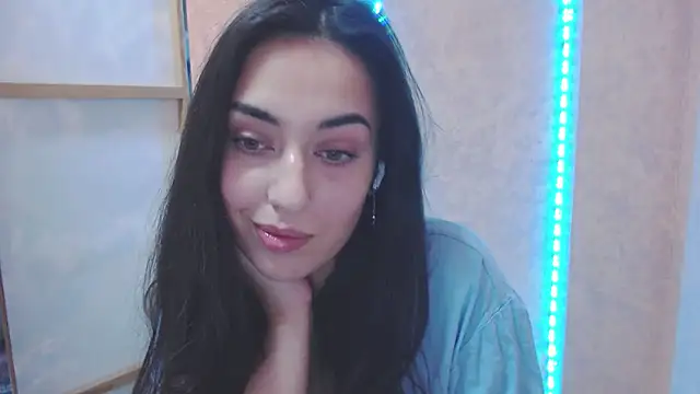 Snapshot of Lovelllyy chatting on 02-24-25, 11:21 Lovelllyy online show from 02-24-25, 11:21