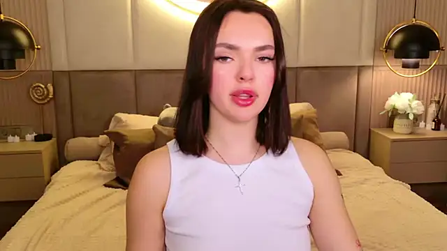 LauraBrigs online show from 03-10-25, 08:59
