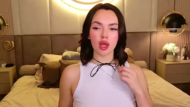 LauraBrigs online show from 03-10-25, 12:04