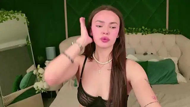 LauraBrigs online show from 09-20-25, 10:27