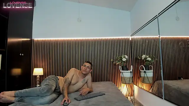 alicia chris online show from 02-08-25, 03:52