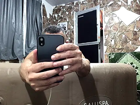 Snapshot of grossocalibre20 chatting on 11-15-25, 02:53 grossocalibre20 online show from 11-15-25, 02:53