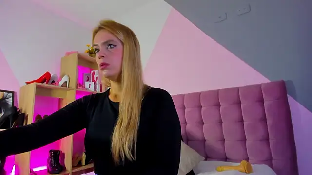 RayaCarr  online show from 02-03-26, 02:11