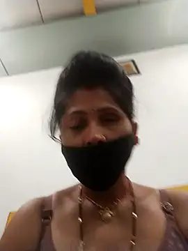 Snapshot of Bhavya_Bhan chatting on 10-24-25, 11:01 Bhavya Bhan online show from 10-24-25, 11:01