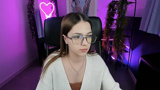 PamBeesly online show from 02-08-25, 02:16