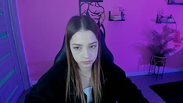 PamBeesly online show from 03-22-25, 02:36